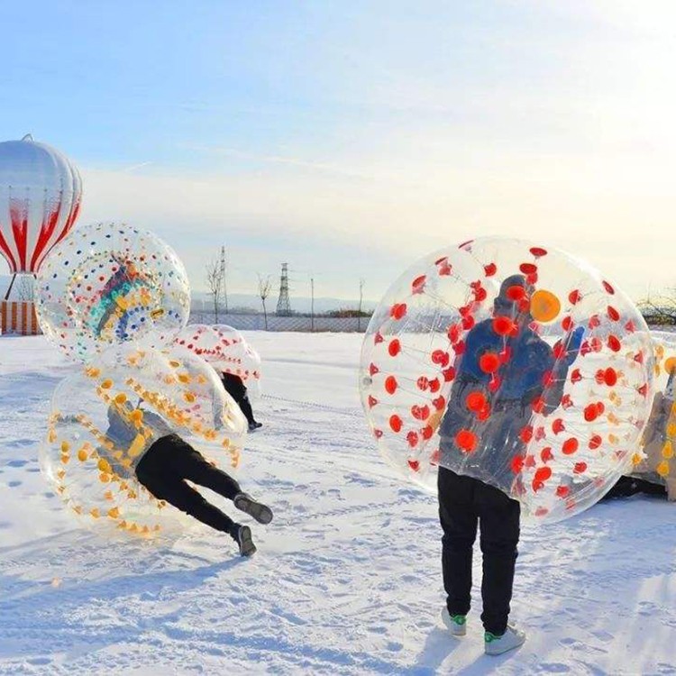 雪地碰撞球