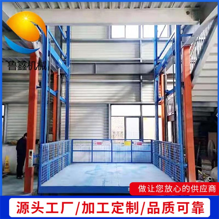 货梯