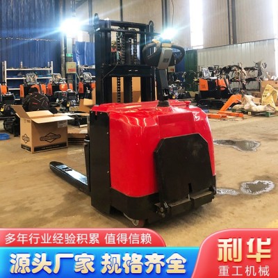 2吨电动堆高车图4